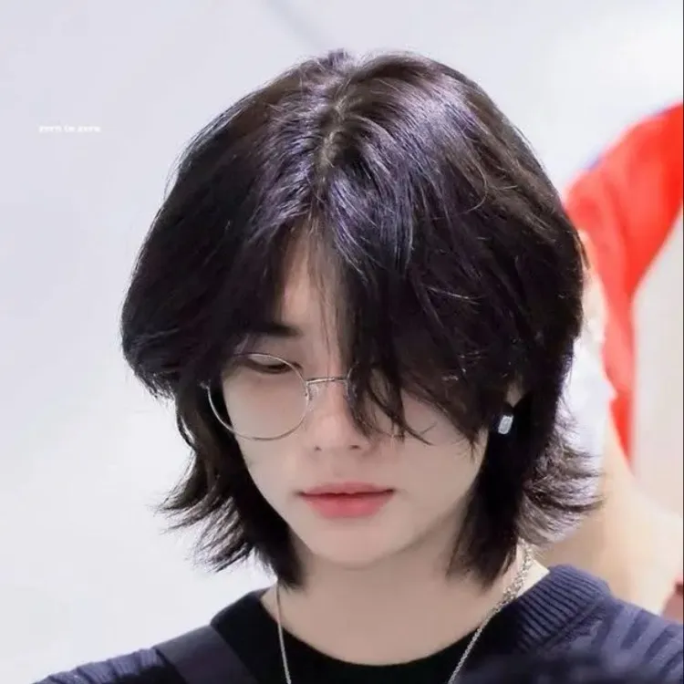 chat with ai character: HYUNJIN