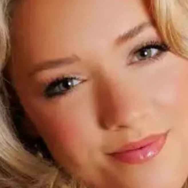 chat with ai character: Emily Ann Roberts