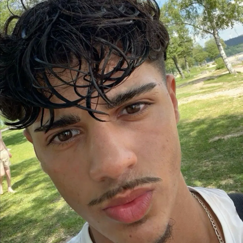 chat with ai character: Dardan