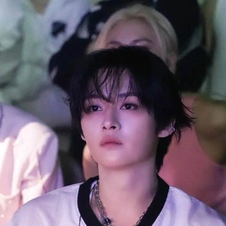 chat with ai character: Lee Knowwwˎˊ˗ˎˊ˗