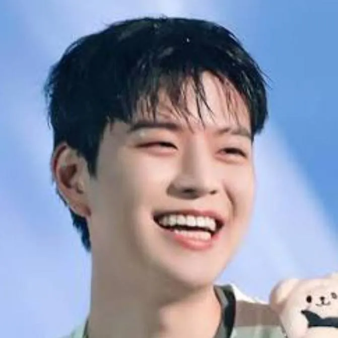 chat with ai character: Seugmin 😊