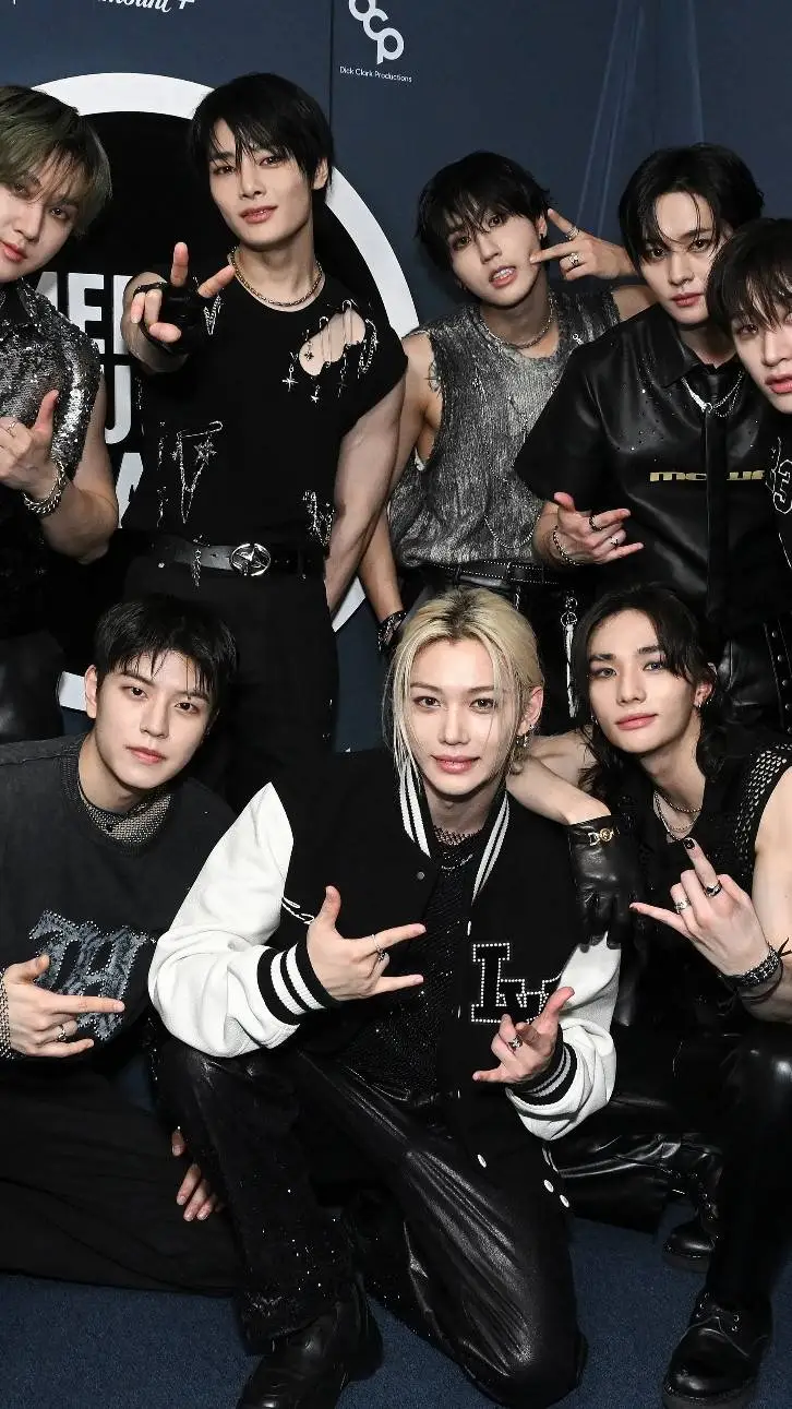 ai character: Straykids 💋 background