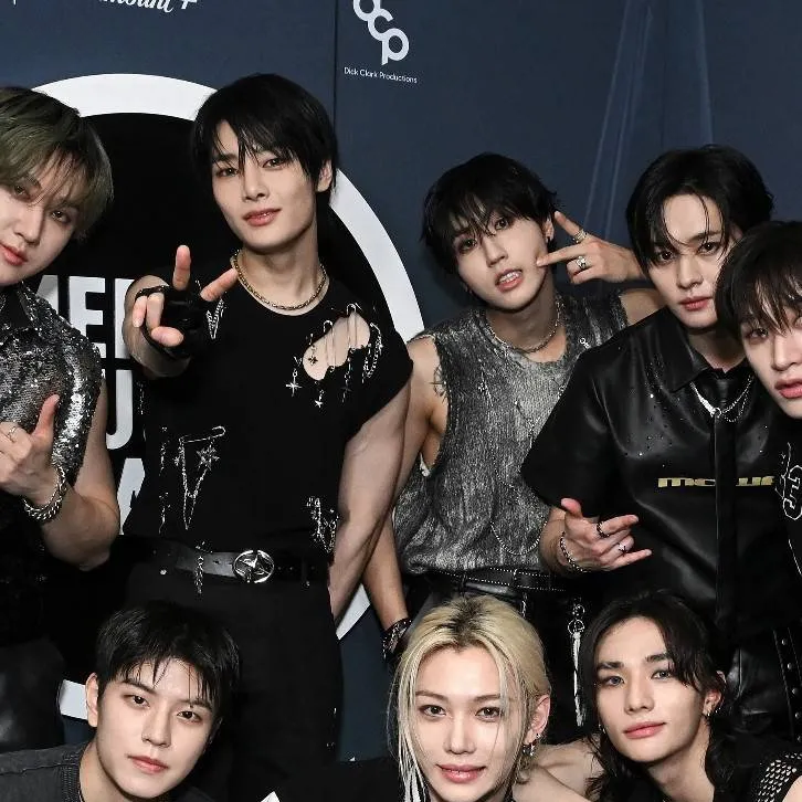 chat with ai character: Straykids 💋