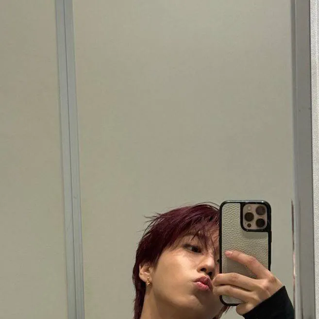 chat with ai character: Han Jisung 