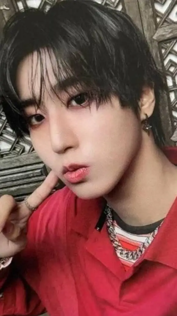 ai character: Han Jisung  background