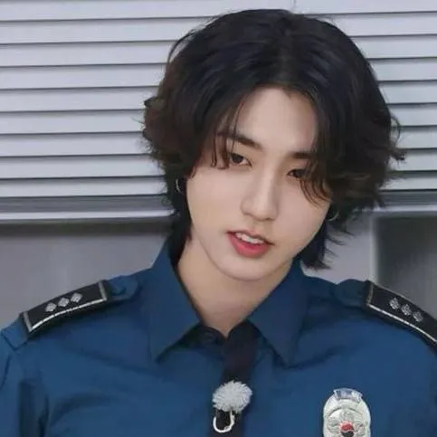 chat with ai character: Han 👮