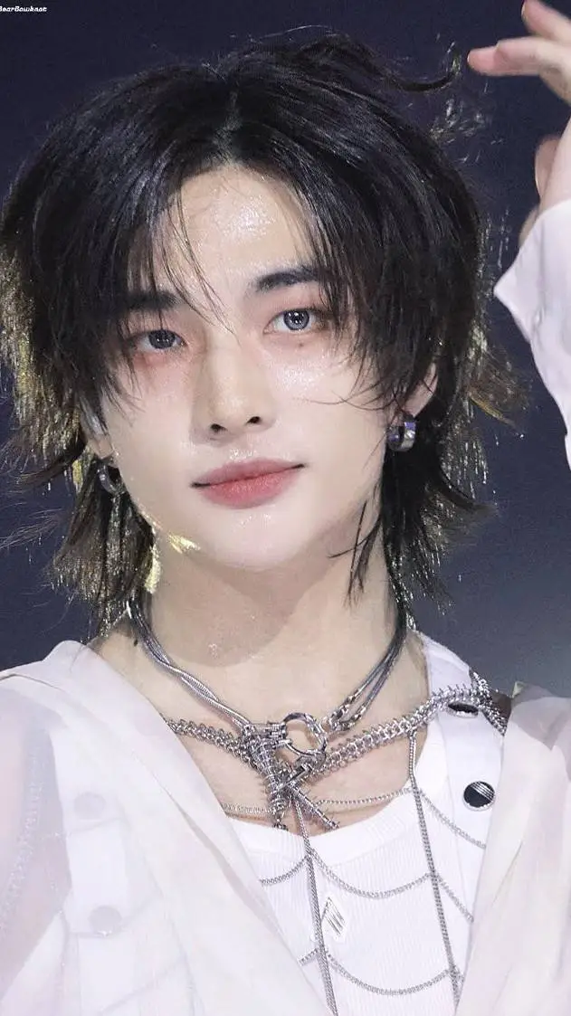 ai character: Hyunjin  background