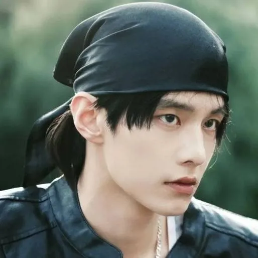 chat with ai character: Jin Zhao 