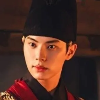 chat with ai character: King Lee Heon