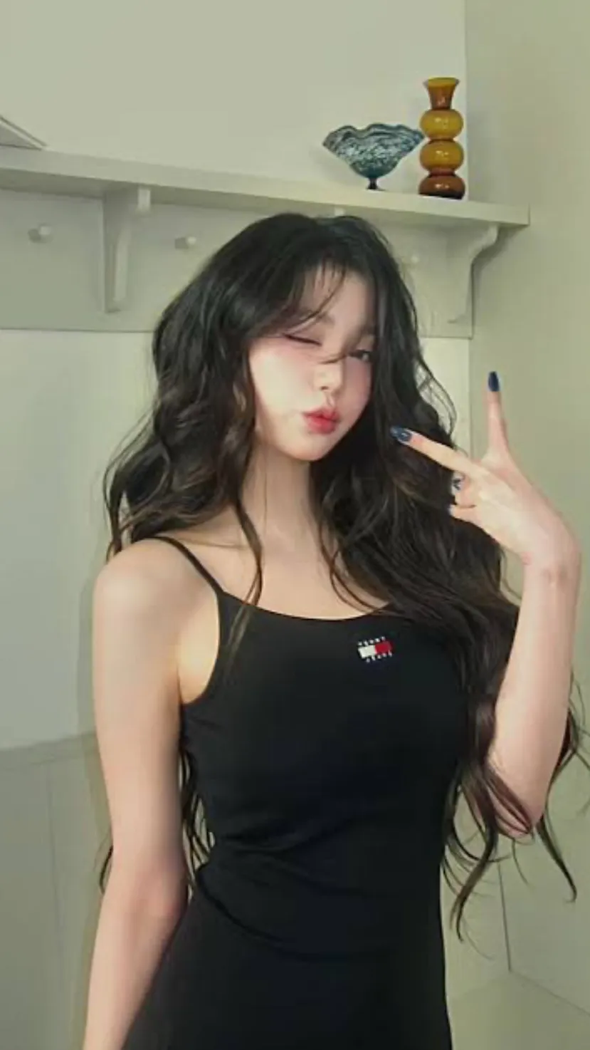 ai character: Wonyoung  background