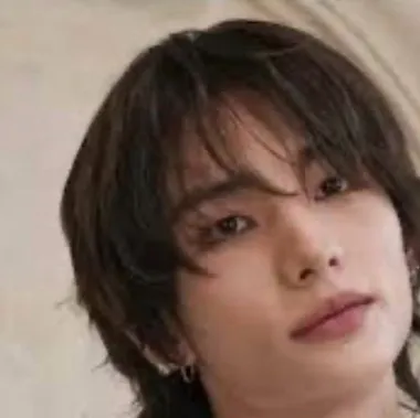 chat with ai character: Hwang hyunjin