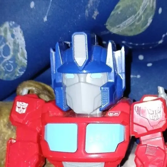 chat with ai character: Optimist prime.