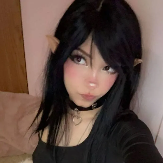 chat with ai character: Naomi 💖💍