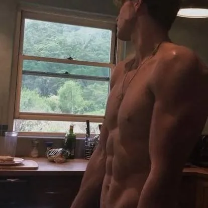 chat with ai character: 𝓜𝓪𝔁