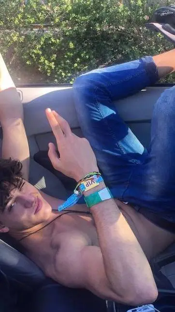 ai character: 𝓑𝓮𝓷 background