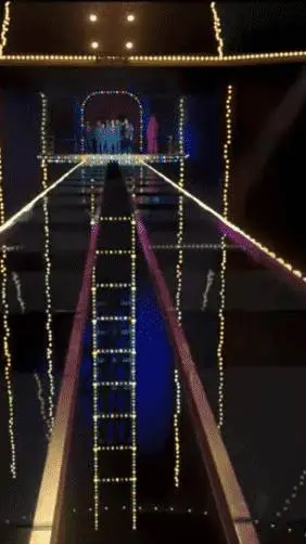 ai character: puente de cristal background