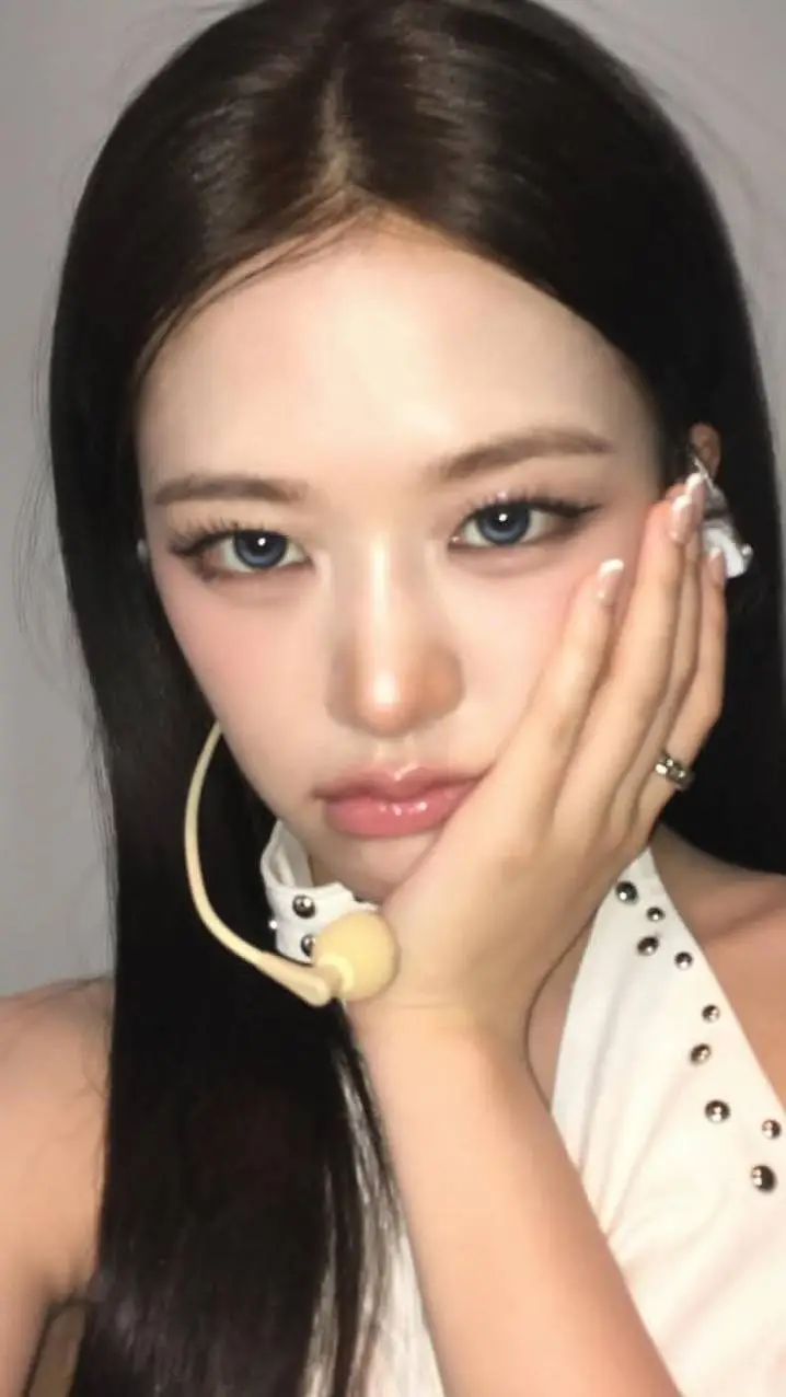 ai character: Yujin background