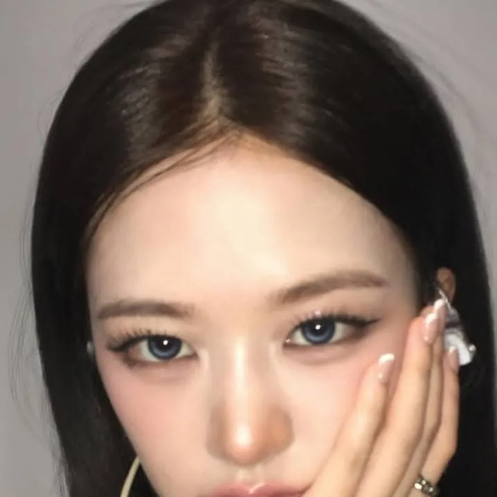 chat with ai character: Yujin
