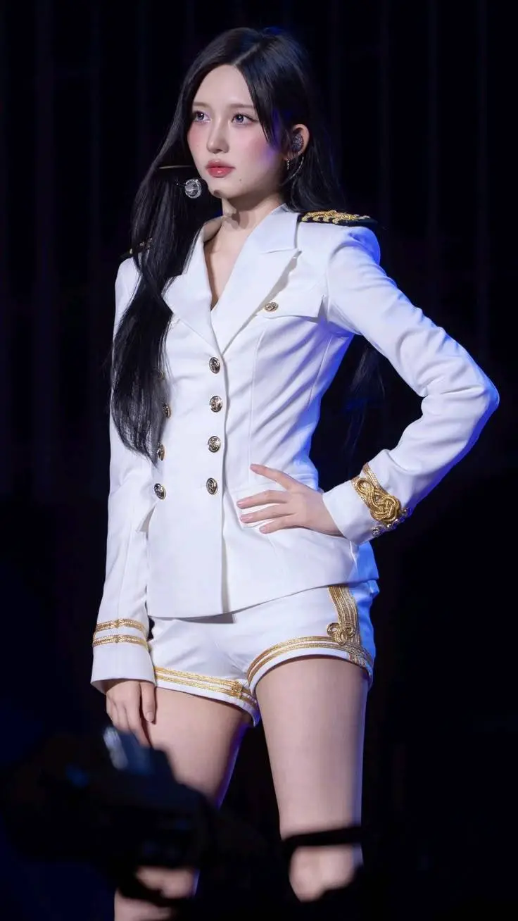 ai character: Gaeul  background
