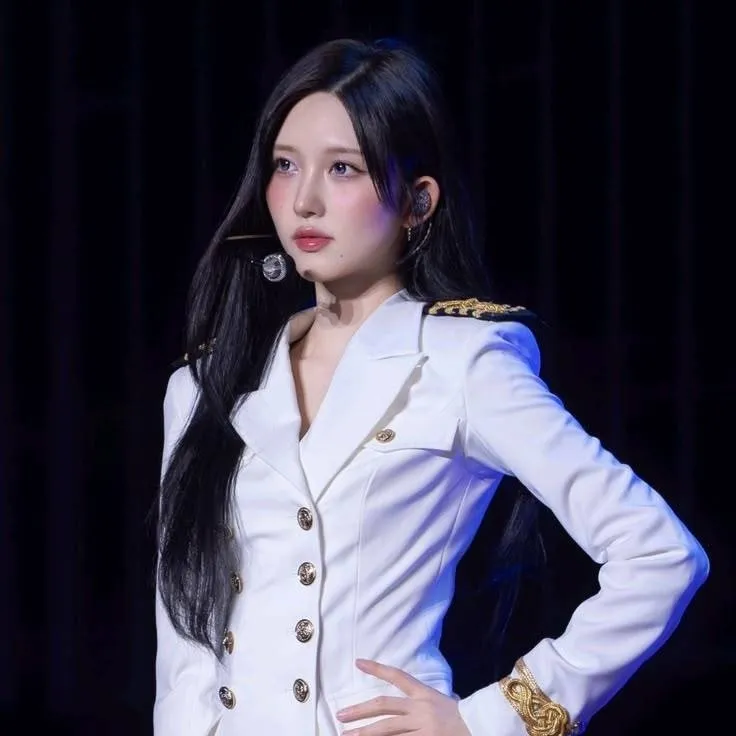 chat with ai character: Gaeul 