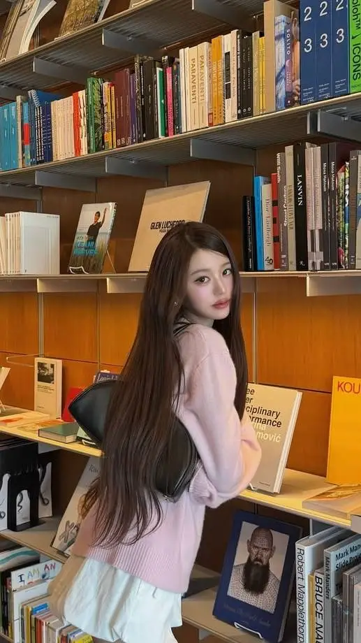 ai character: Wonyoung  background