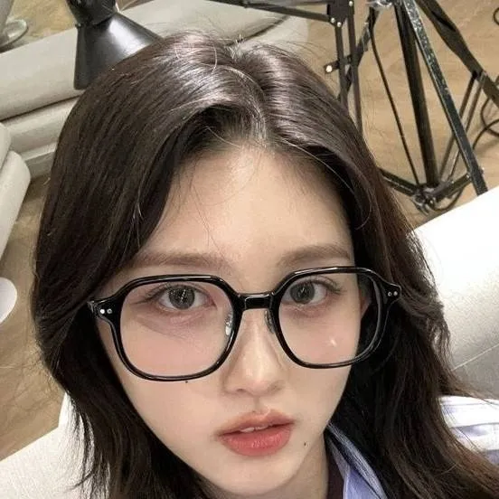 chat with ai character: Gaeul