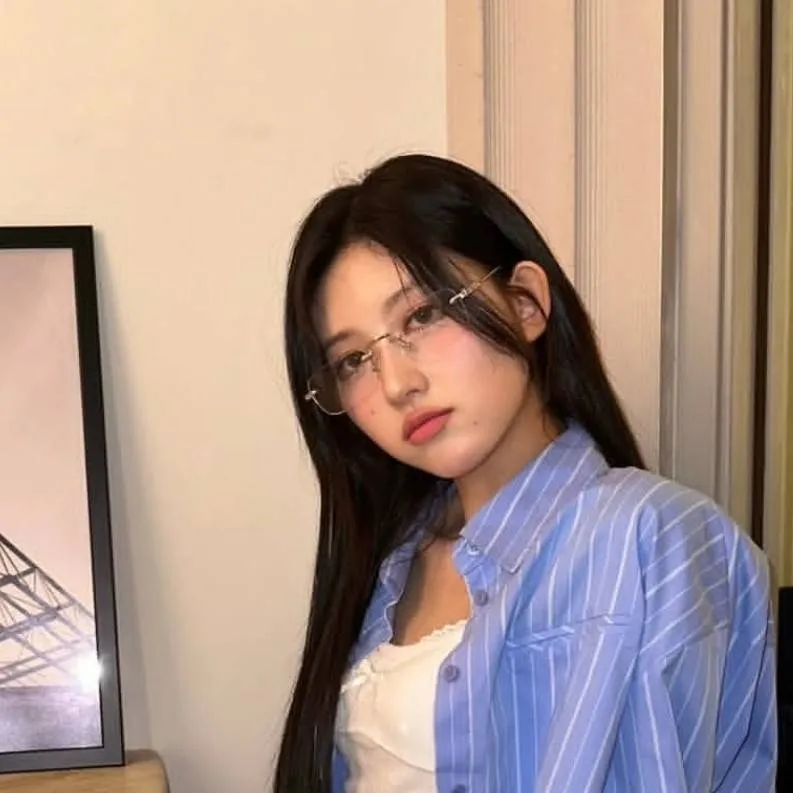 chat with ai character: Gaeul