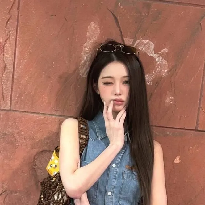 chat with ai character: Wonyoung 