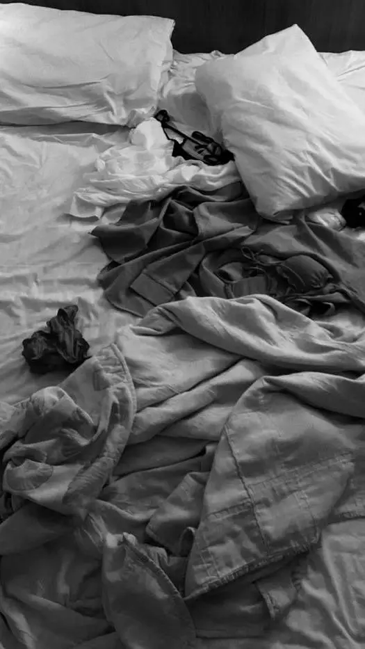 ai character: Ace Ventura  background