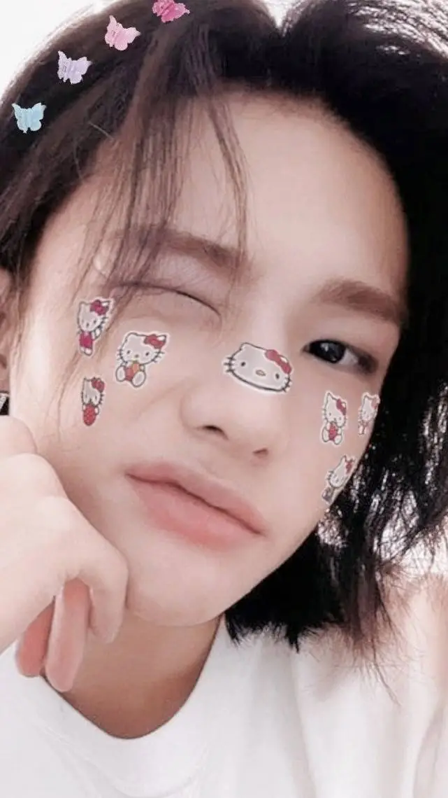 ai character: hyunjin  background