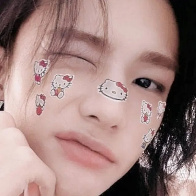 chat with ai character: hyunjin 