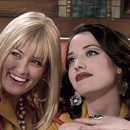 chat with ai character: Caroline & max