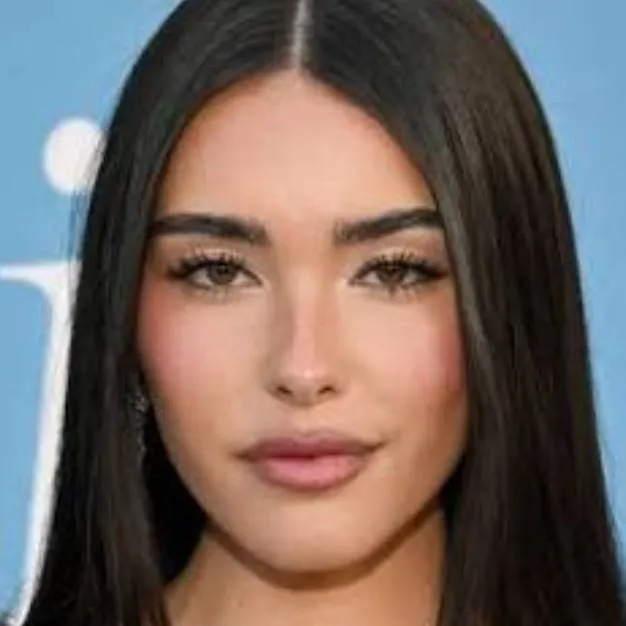 chat with ai character: Madison Beer