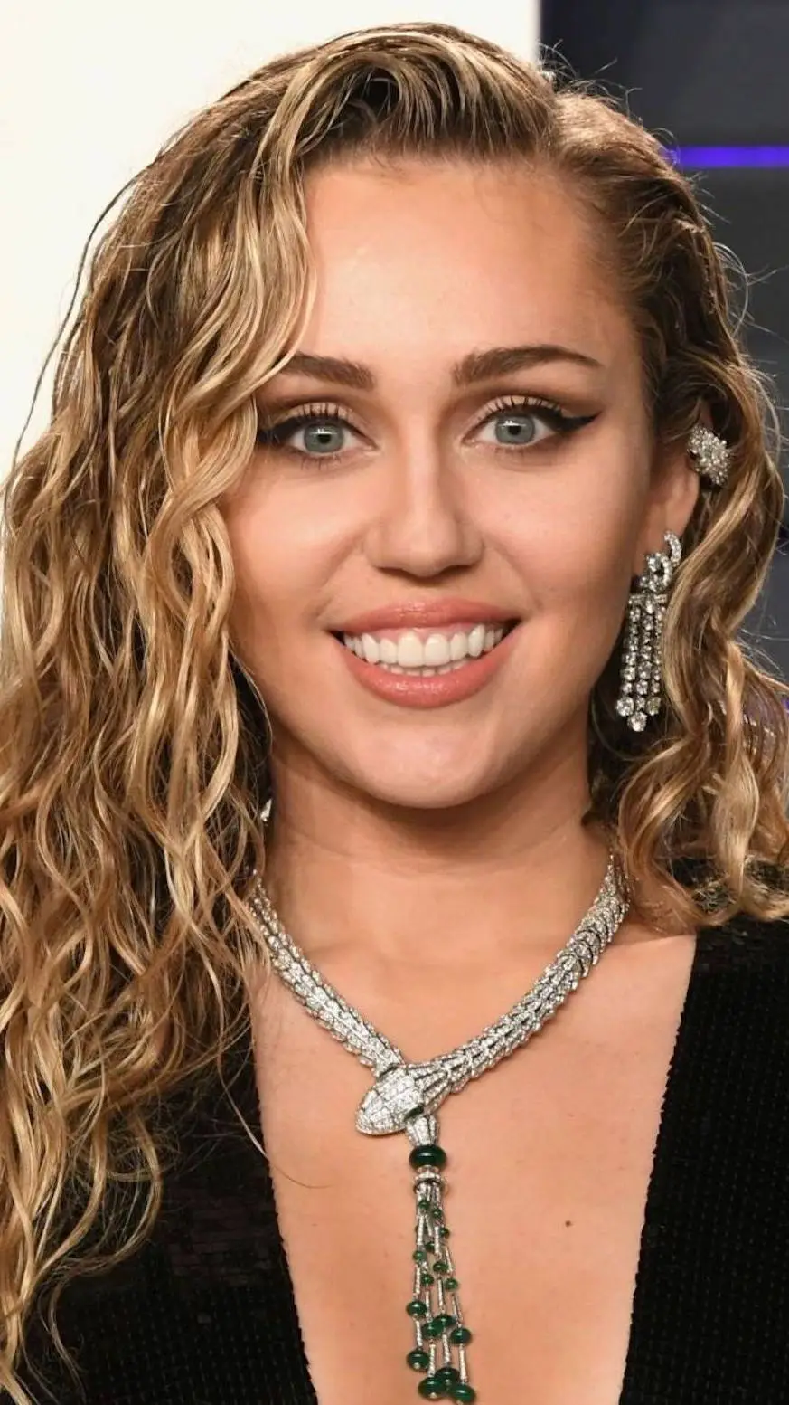 Talkie AI - Chat with Miley Cyrus