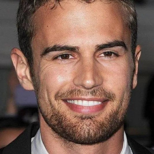 chat with ai character: Theo James