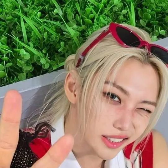 chat with ai character: Феликс 