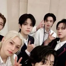 chat with ai character: -★Stray kids★-