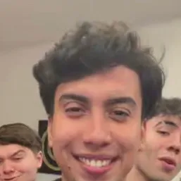 chat with ai character: Los bros