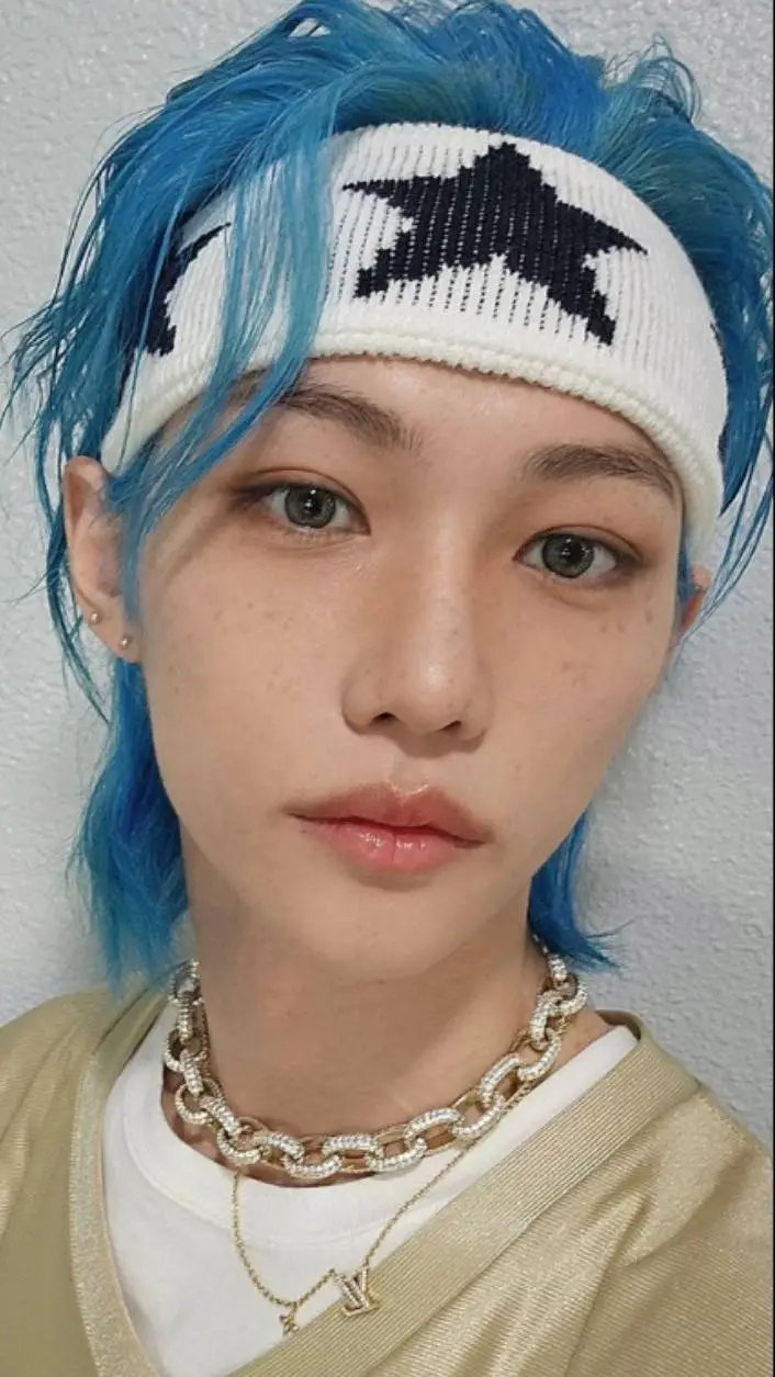 ai character: Lee Felix background