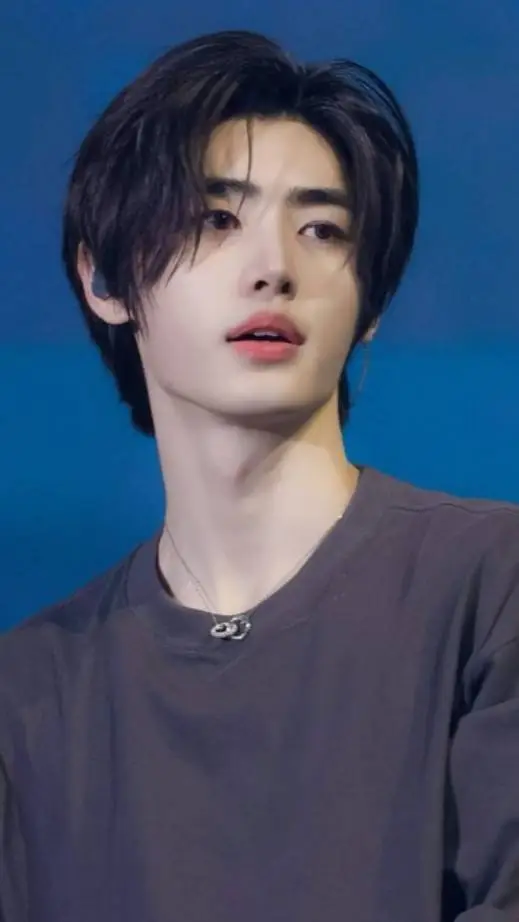 ai character: Park Sunghoon~ background