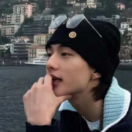 chat with ai character: Hyunjin🦦