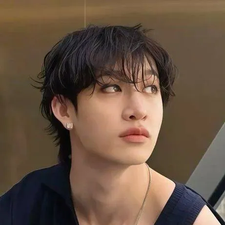 chat with ai character: Bang Chan