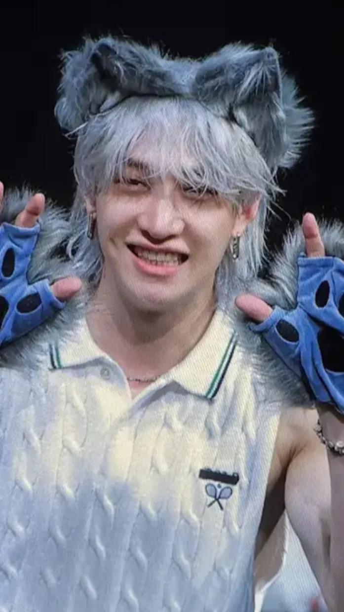 ai character: Zoooombiie SKZ background