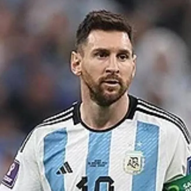 chat with ai character: Messi 