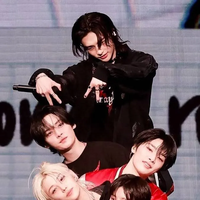 chat with ai character: Stray Kids [9na]