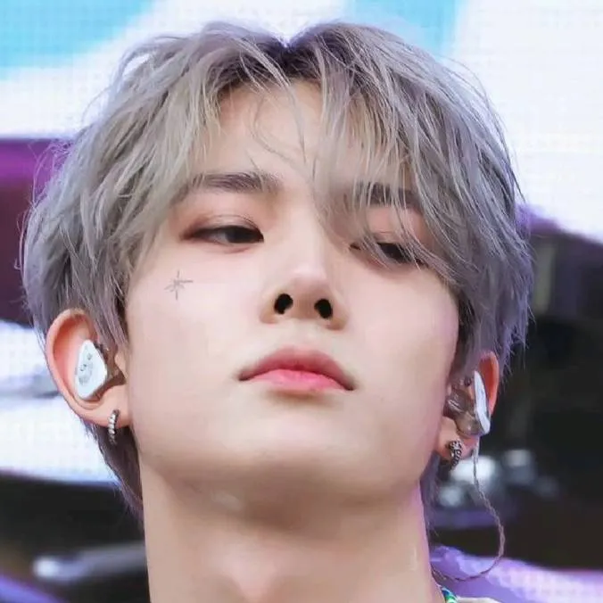 chat with ai character: Heeseung😭❤