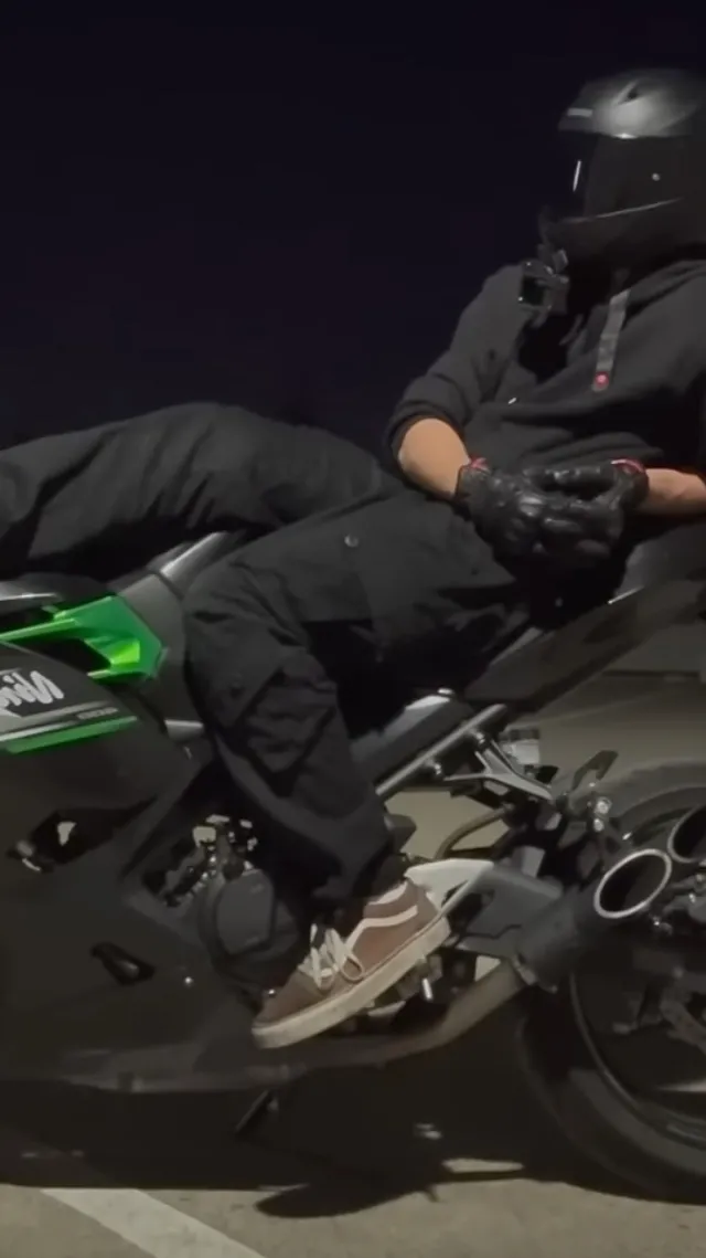 ai character: AushenRide background