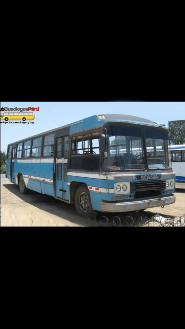 ai character: Bus peruano  background