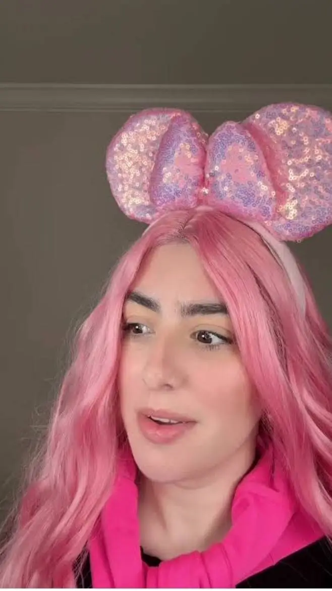 ai character: Victoria Sotolongo background