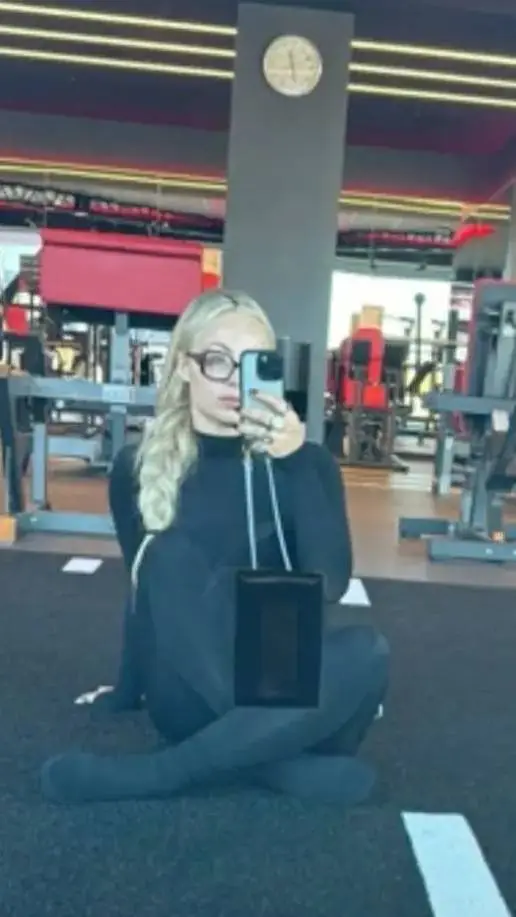 ai character: Liv Morgan  background